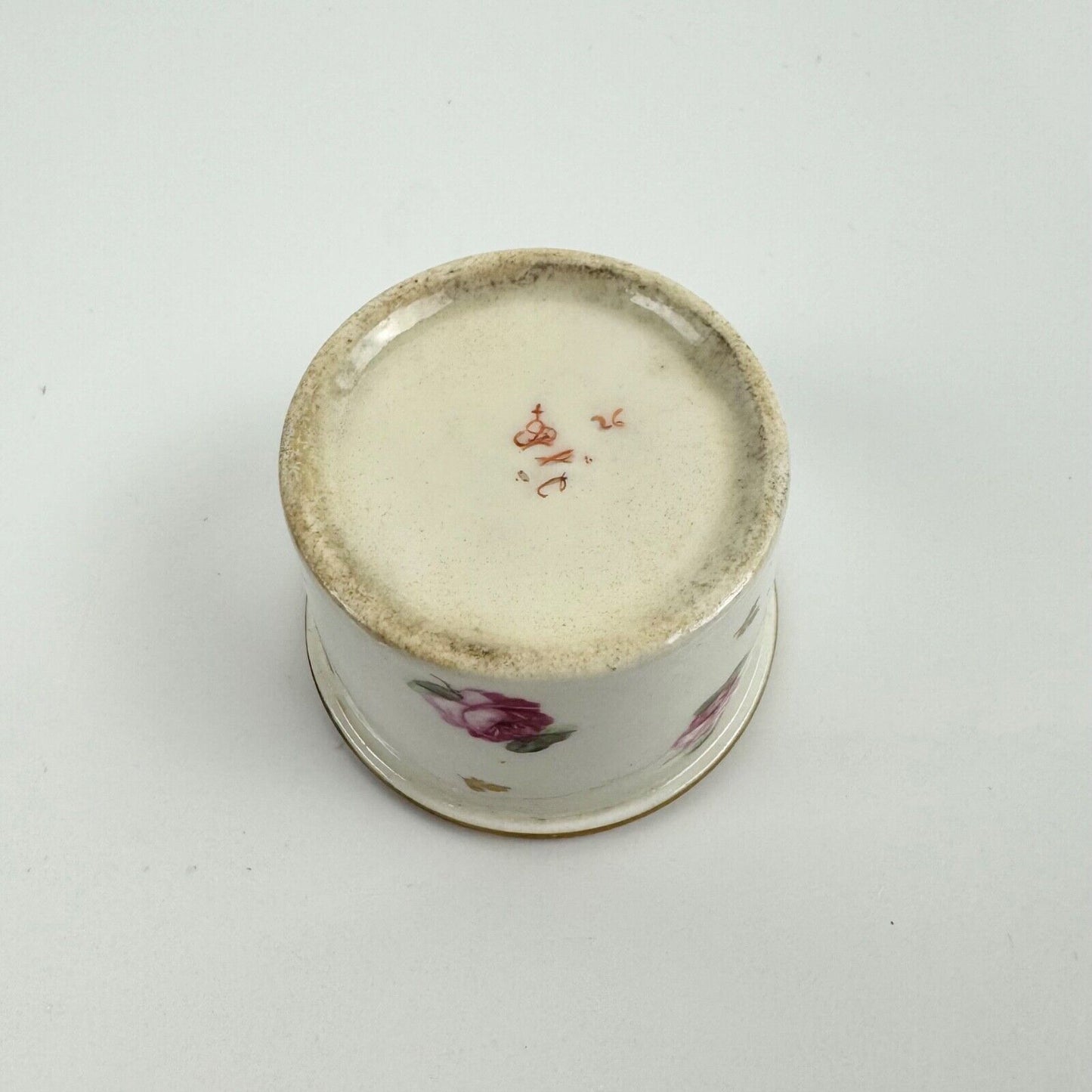 A fine Bloor Derby inkset painted with Billingsley style roses c1820