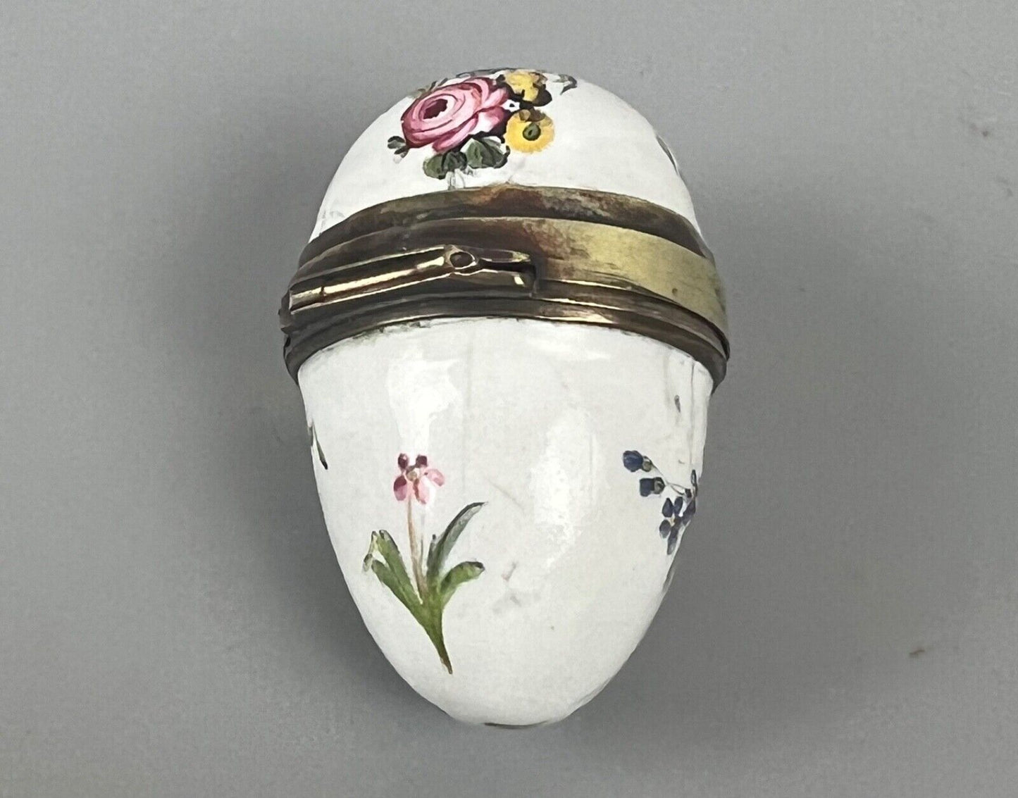 A late 18thc fine and unusual egg-shaped London or Birmingham enamel box