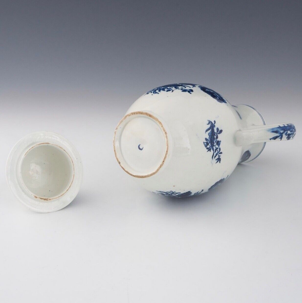 A late 18thc Lowestoft coffee pot and cover 1775-80