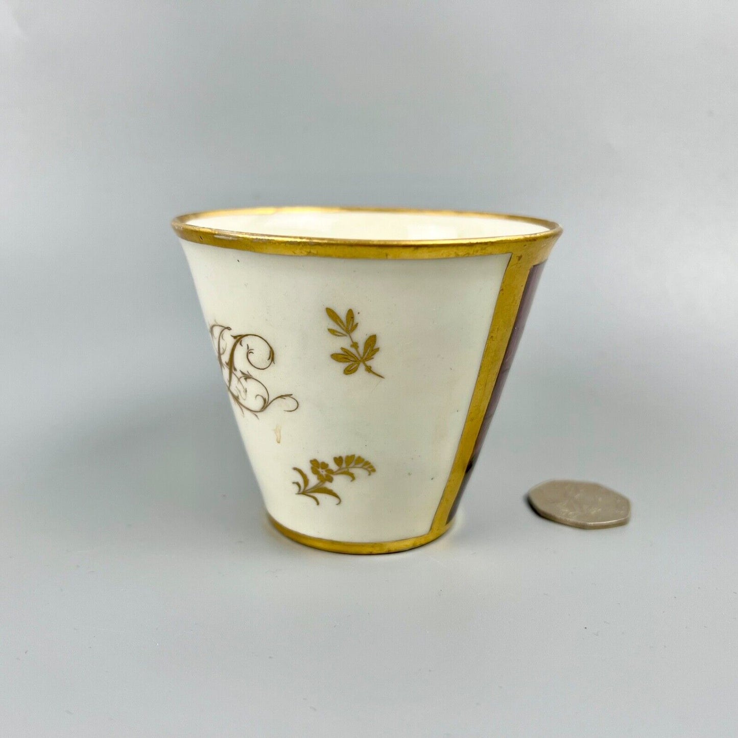 A very finely painted Worcester beaker/tumbler in Billingsley style c1795-1800