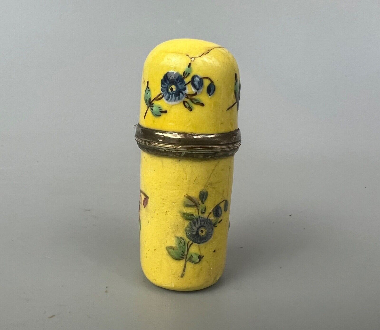 A  rare diminutive 18thc. BILSTON/S.STAFFS ENAMEL PILL BOX.