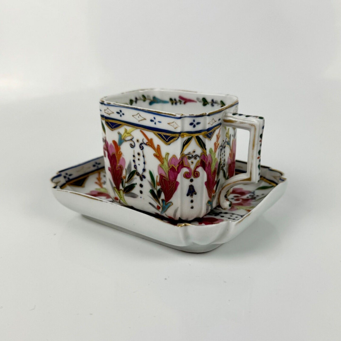 An attractive early 20thc Royal Vienna cabinet cup and saucerc. 1890-1940