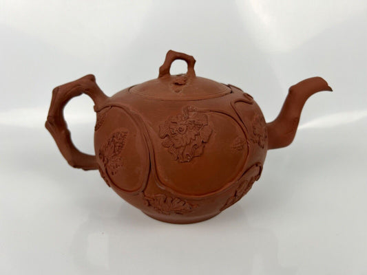 A fine Staffordshire red stoneware teapot with floral sprigged decoration c.1755
