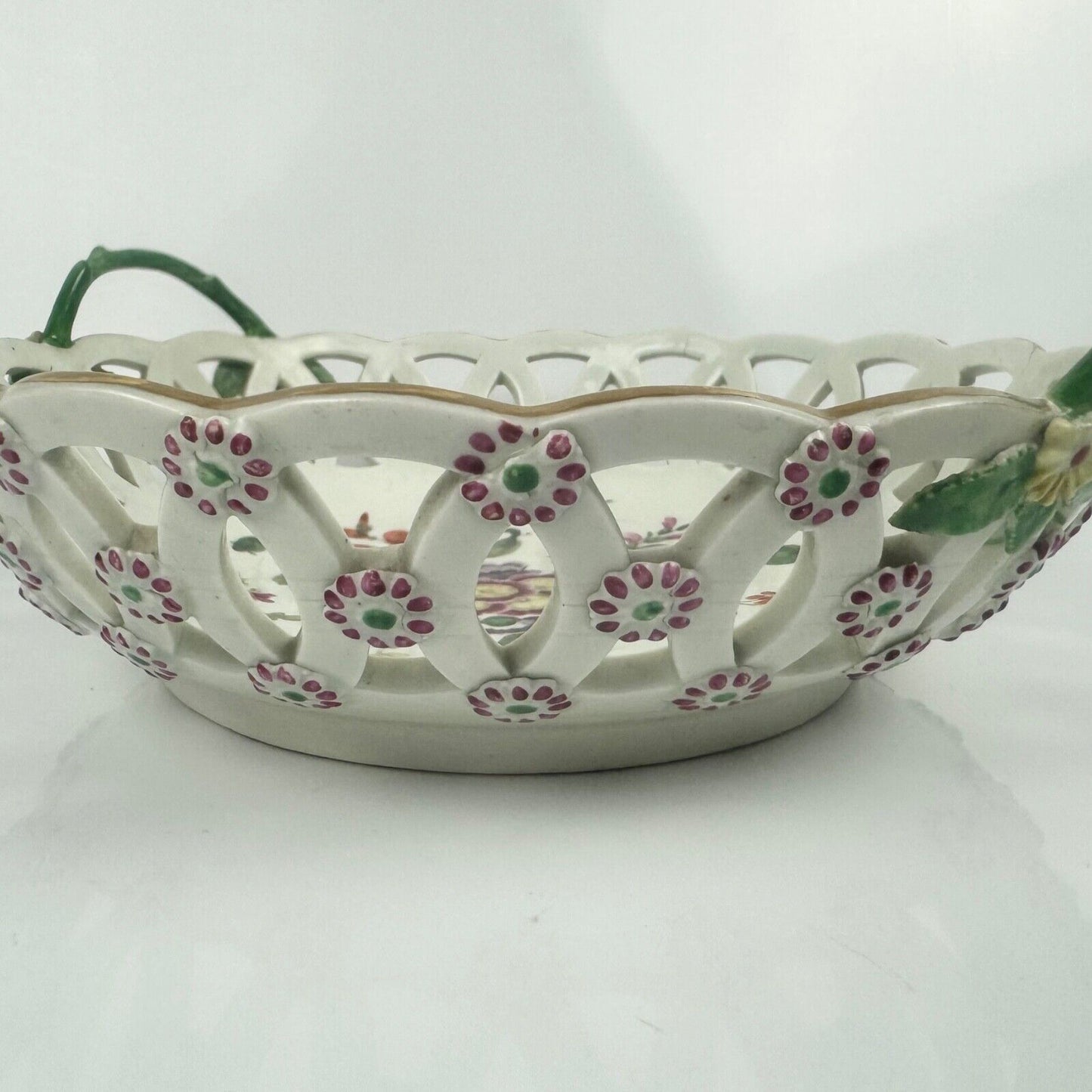 A c.1770 Worcester reticulated basket. Painted and applied floral decoration.
