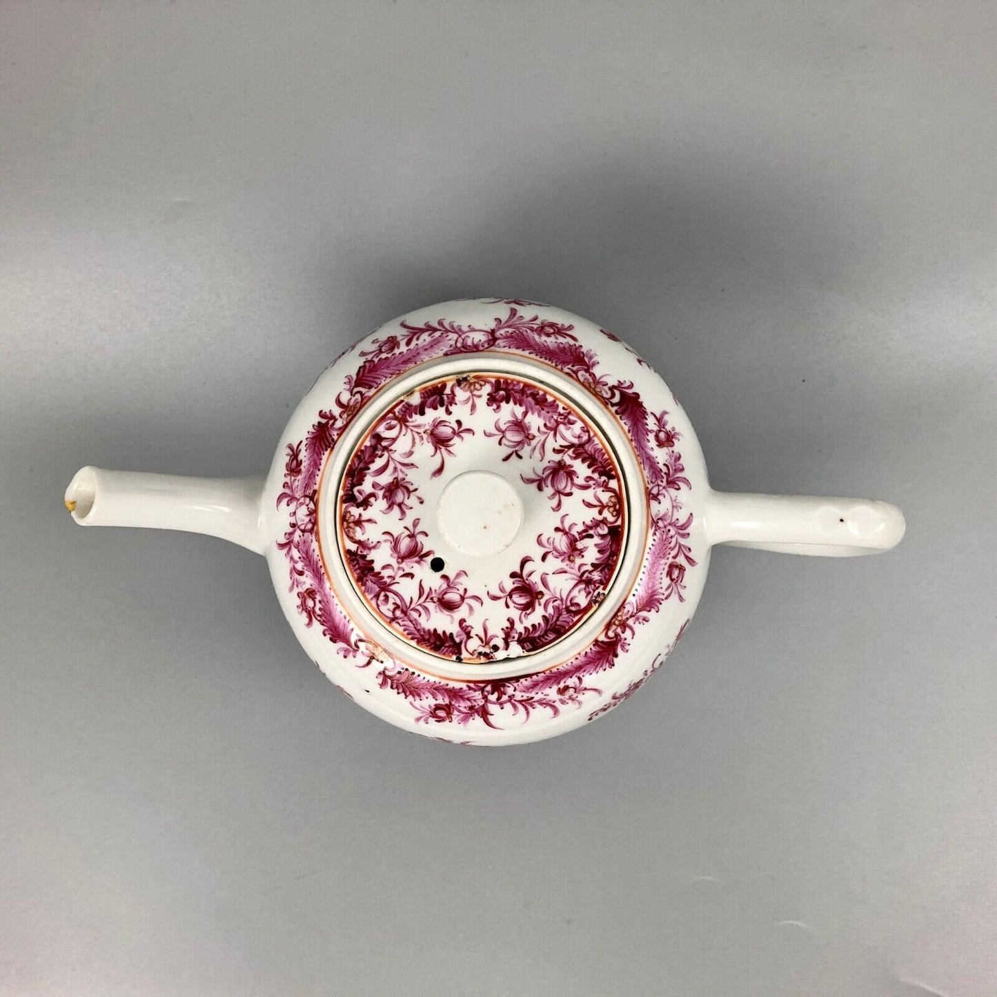 An 18thc Qianlong Period Chinese famille rose teapot painted  with puce flowers