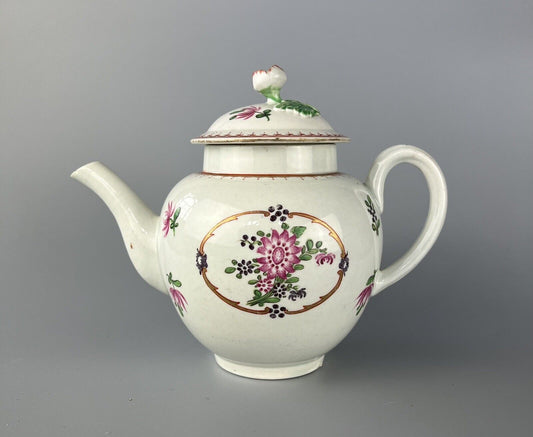 A 1st Period Worcester 'Compagnie des Indes' pattern teapot and cover c.1775.