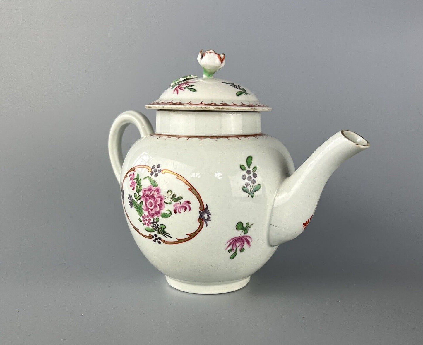 A 1st Period Worcester 'Compagnie des Indes' pattern teapot and cover c.1775.