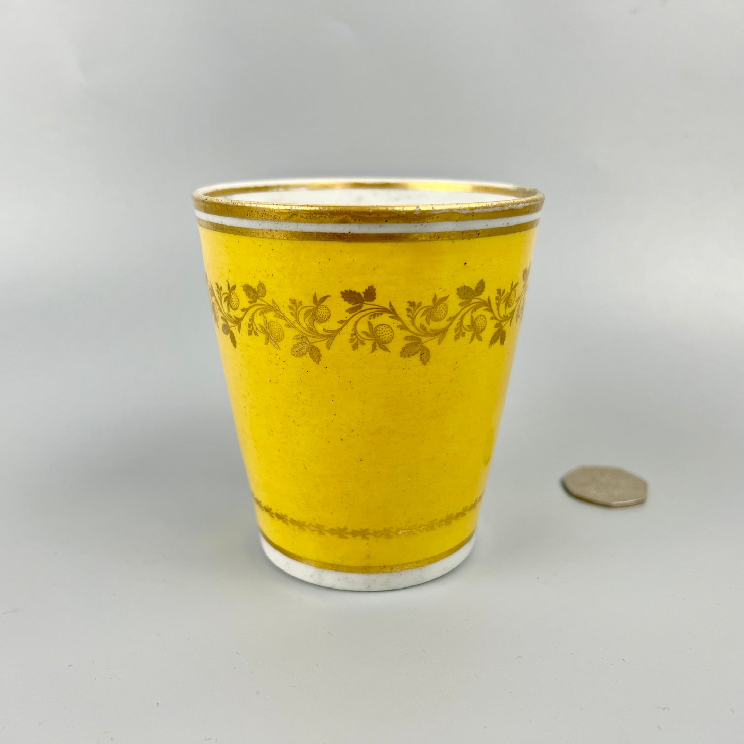 A very finely painted Worcester beaker/tumbler c1795-1800. Probably Chamberlain.