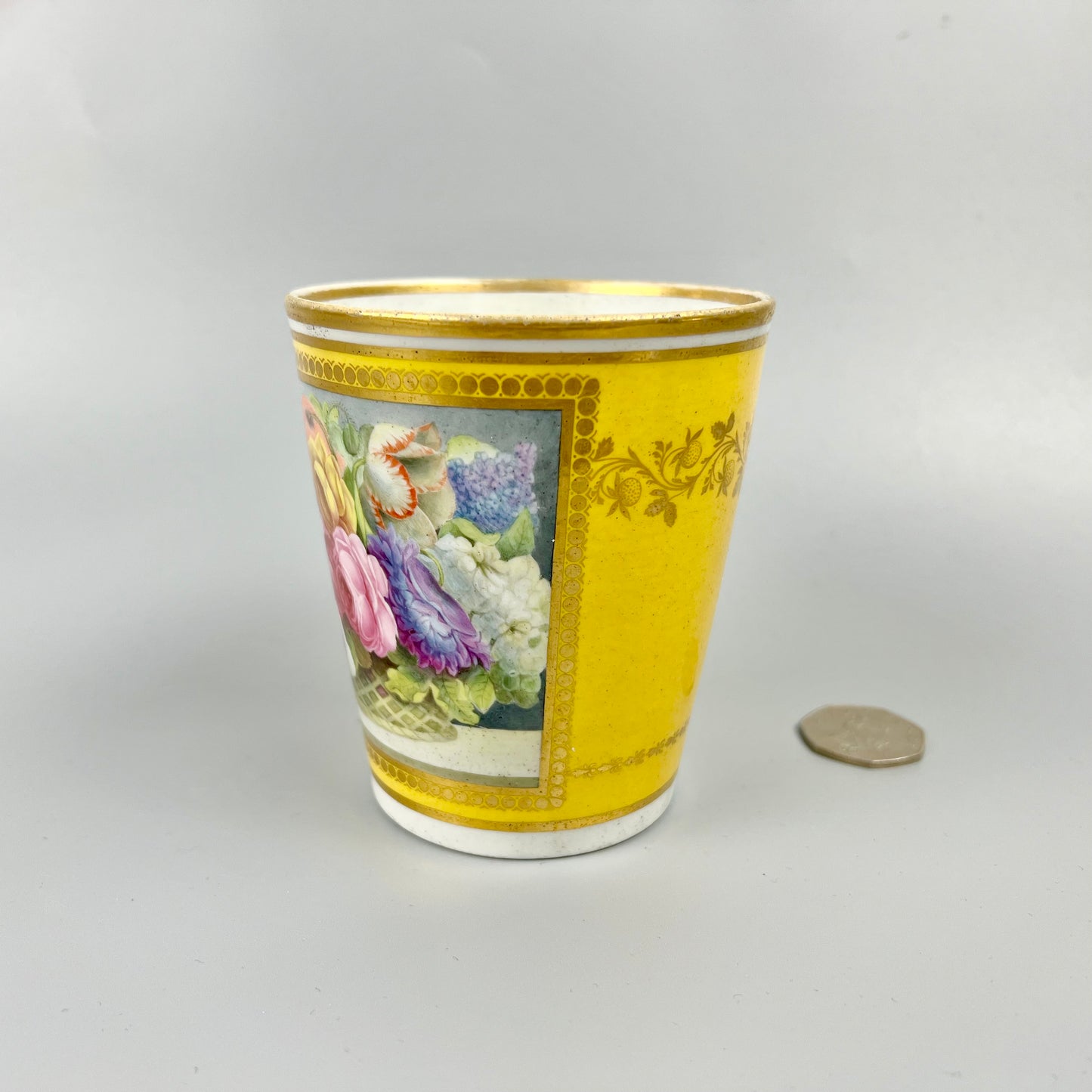 A very finely painted Worcester beaker/tumbler c1795-1800. Probably Chamberlain.